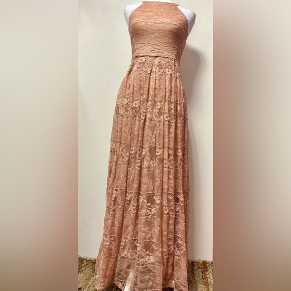 Coconinno Lace Maxi Dress with Shimmery Gold Tones - Picture 6 of 10
